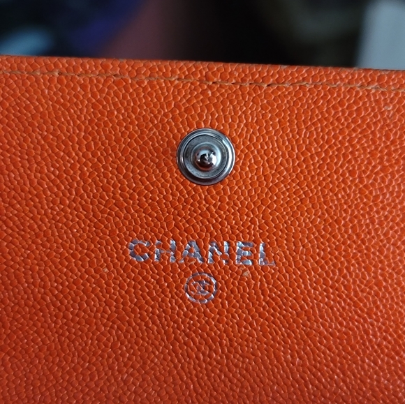 CHANEL 2020 Orange Leather Compact Wallet Card Holder - Picture 7 of 12